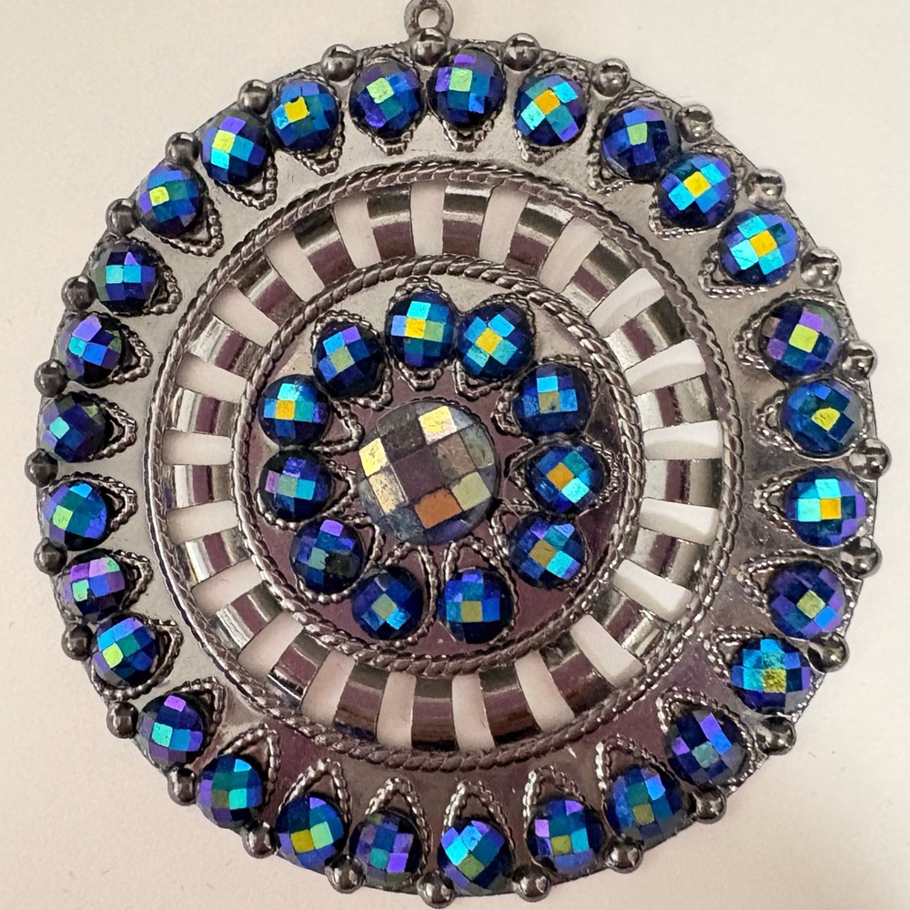 Vintage Silvertone Elegant Blue pendant aurora borealis rhinestones